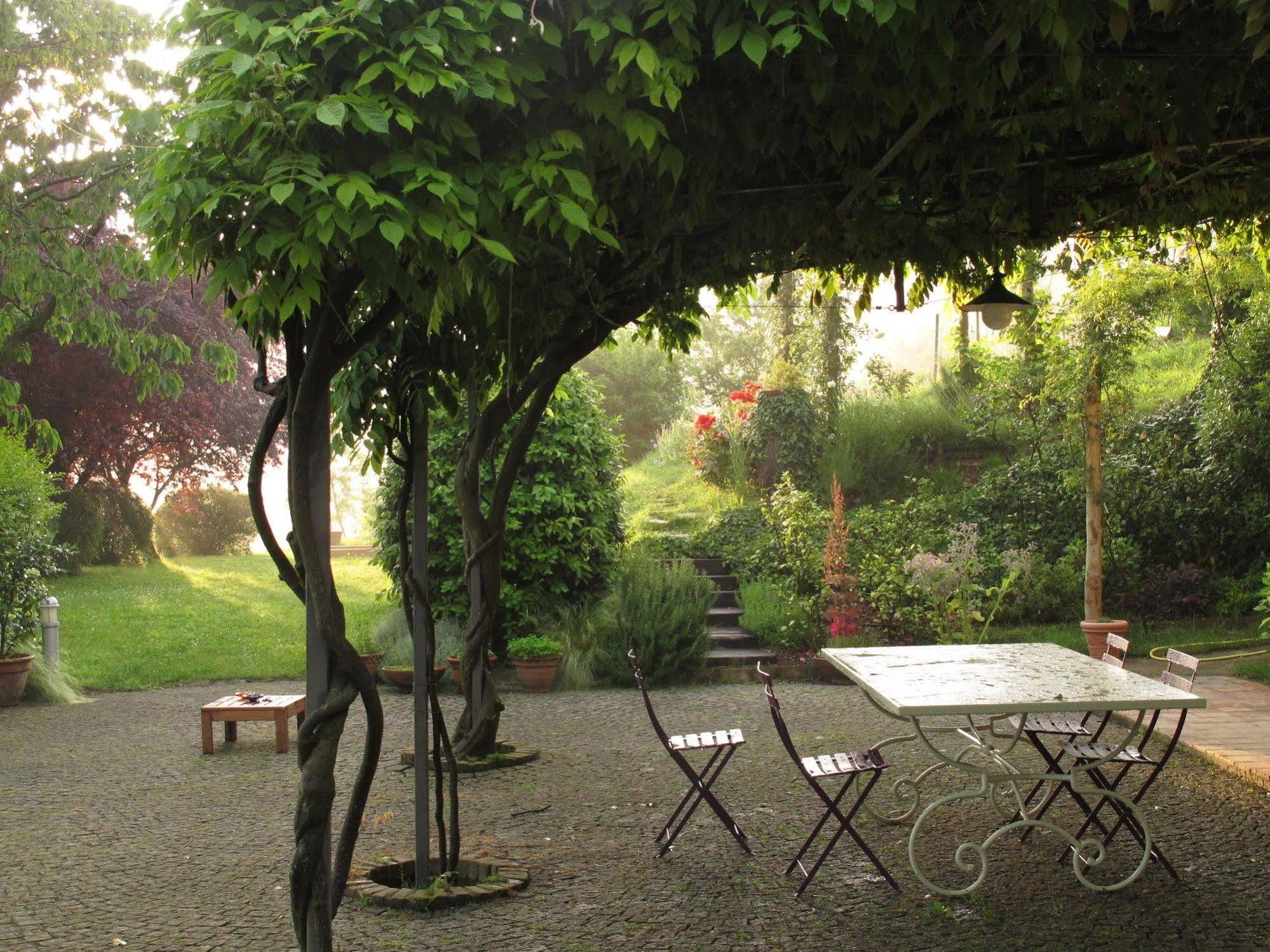 Sotto La Luna Bruna B&B Cocconato Eksteriør bilde
