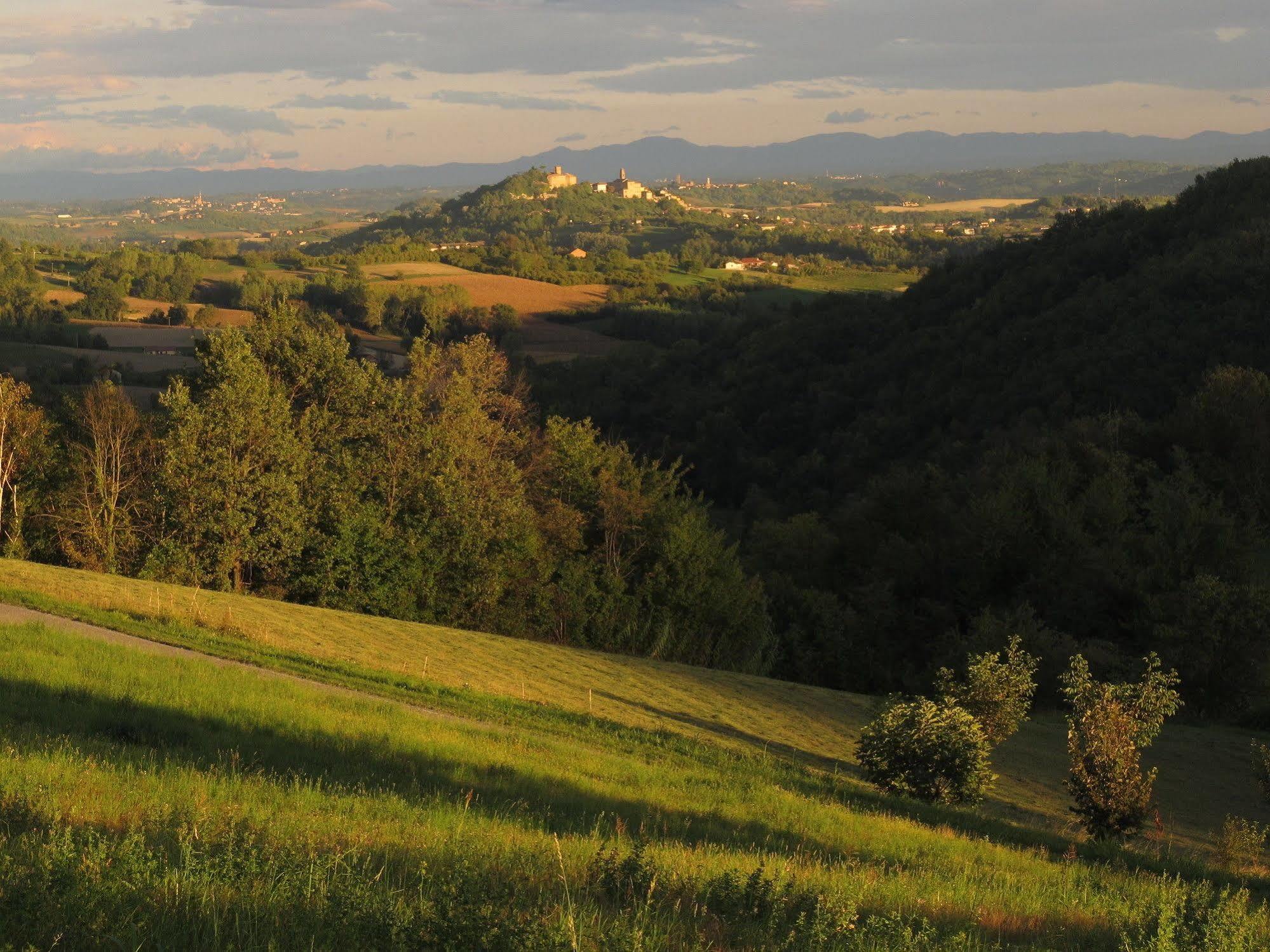 Sotto La Luna Bruna B&B Cocconato Eksteriør bilde